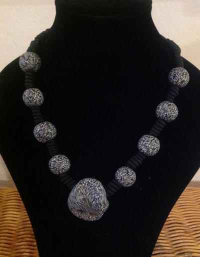 Kette aus Schmuckkeramik