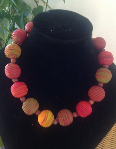 Kette aus Schmuckkeramik